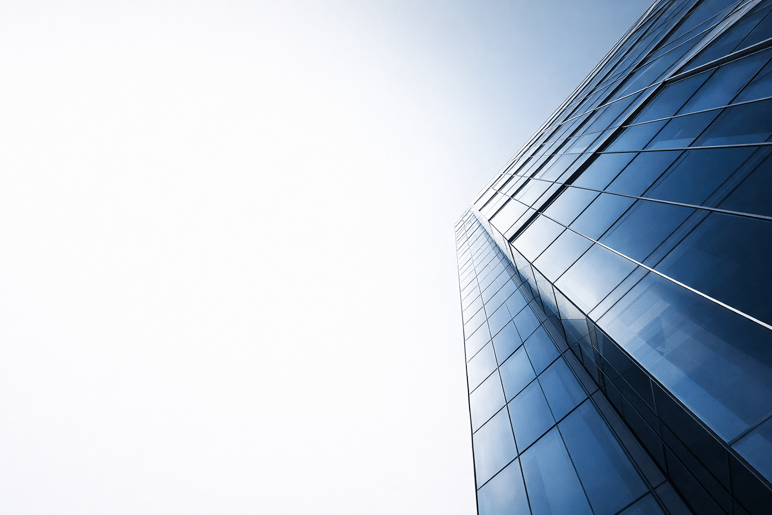 Glass structure with clarity